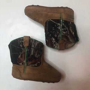John Deere Crib Booties Camo Size 4 baby